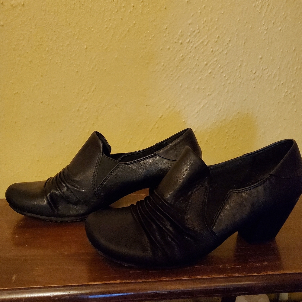 Black Bare Trap booties